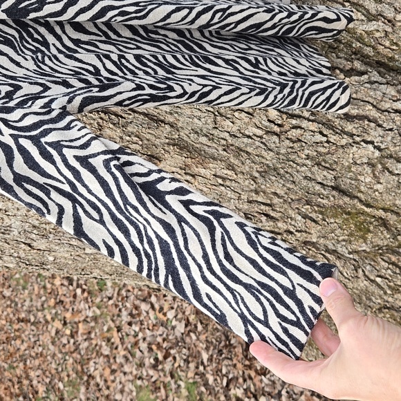 WILLI SMITH Black and Cream Zebra Print Top Silk Wool Blend, Size M. Like New! - Picture 9 of 11